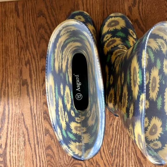 Rain/Garden Boots Water Proof Navy Yellow Fishermancore Sunflowers Size 37/6.5 - Picture 8 of 9